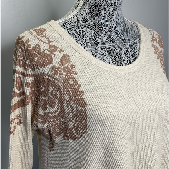 FREE PEOPLE Long Sleeve Cream Shirt with Brown Paisley Pattern On Shoulders ✨🤎 - Picture 4 of 9